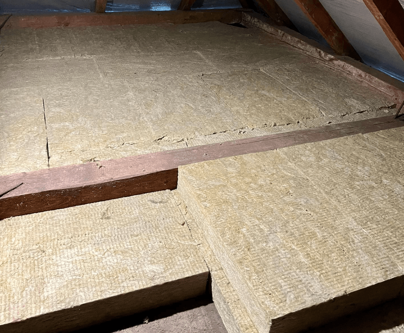 Víte, proč použít podlahu pro střešní a podkrovníbydlení z kamenné vlny ROCKWOOL? - izolace strechy ROCKWOOL izolace strechy ROCKWOOL